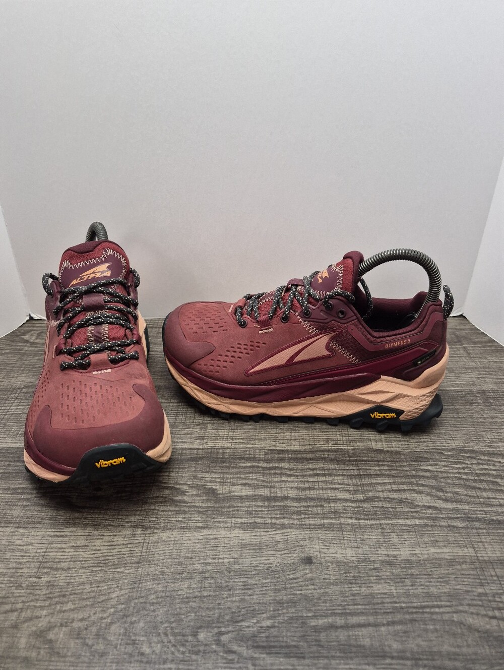 Altra Olympus 5 Hike Low GTX Gore-Tex Trail Running Shoes Womens Size 6.5 Maroon
